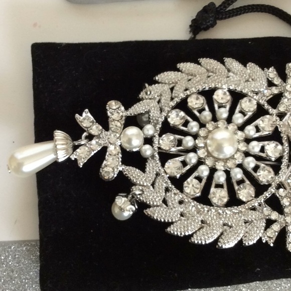 Silver and Faux Pearl Brooch - Picture 3 of 6